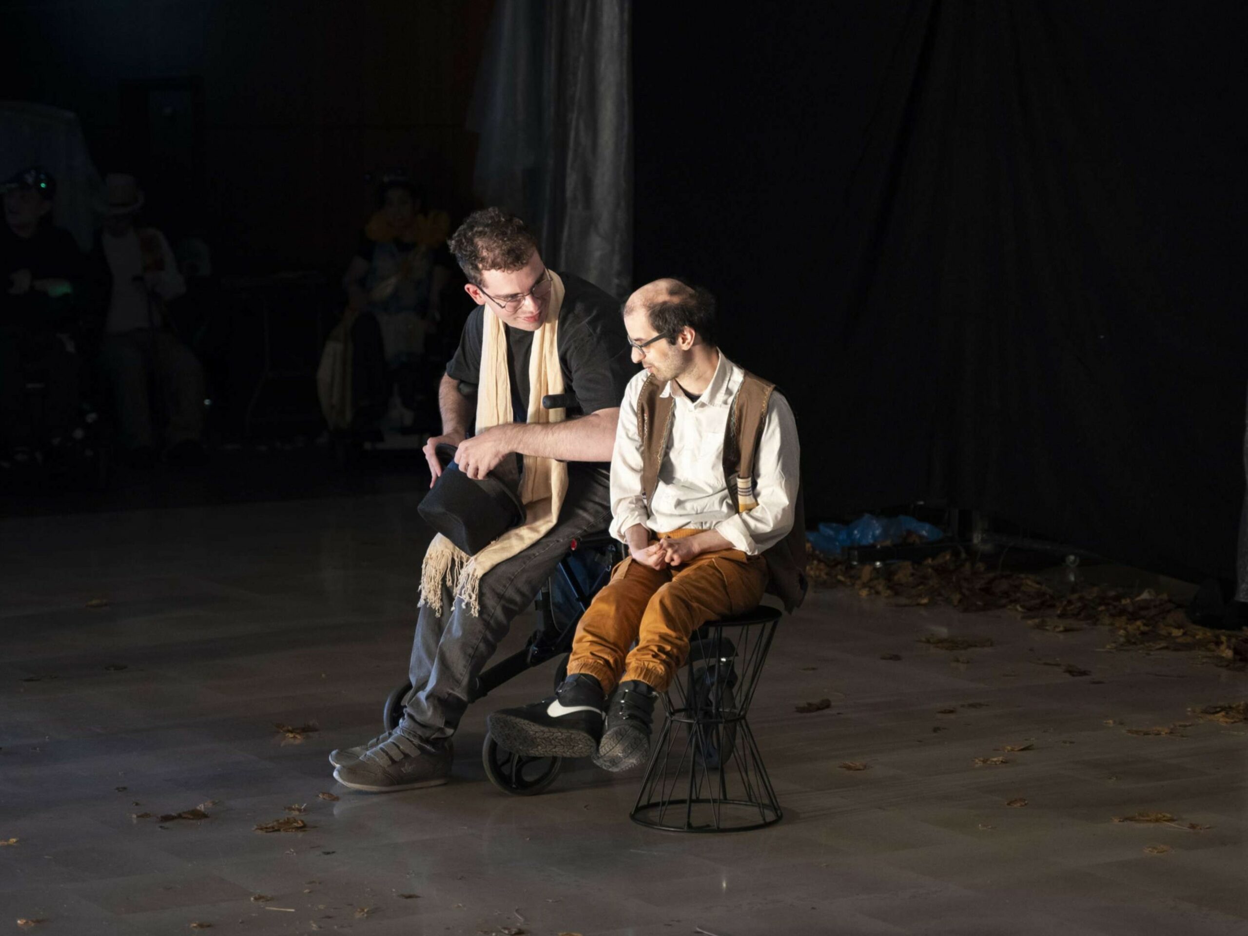 Pinocchio (Tahar) et Lucignolo (Théo) lors de la représentation du 3 juin à Nanterre.